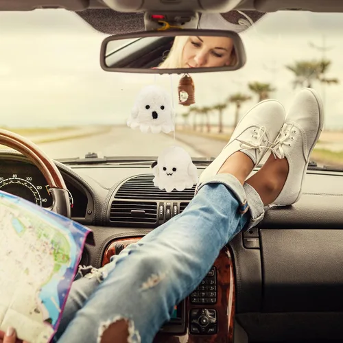 Vista 3 de GLACIART ONE Adorno colgante para el interior del auto fantasma, 2 unidades, accesorios divertidos y peludos de lana fantasma, bonito dije oscilante