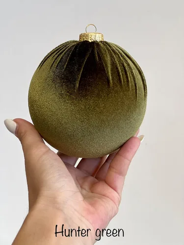 Vista 9 de WHITEROOM Juego de 12 bombillas decorativas de terciopelo verde para árbol de Navidad