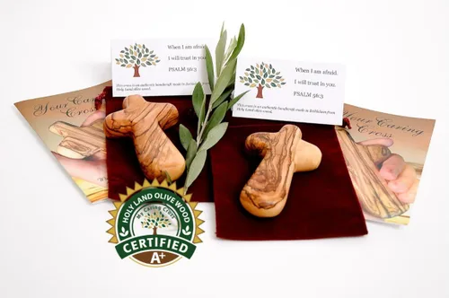 Vista 5 de Cruz de madera de olivo certificada con bolsa y tarjeta (1, grado A, grano en un lado)
