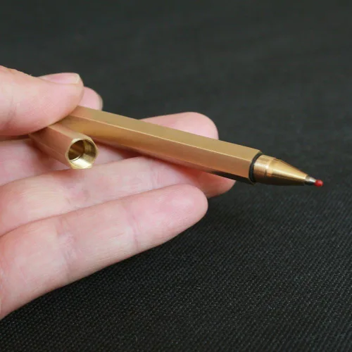 Vista 2 de EDC Pocket Seis-Edge - Bolígrafo distintivo de latón macizo