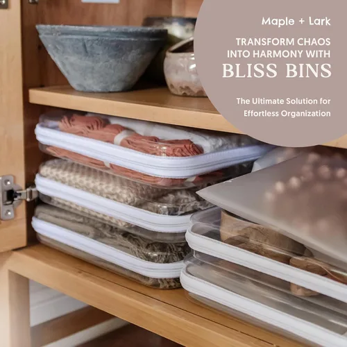 Vista 2 de Maple & Lark Bliss Bins - Estuche rígido transparente con cremallera para almacenamiento - Estuche de lápices de plástico transparente de grado
