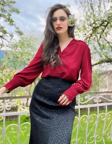 Vista 5 de Aifer Blusa para mujer, manga larga, elegante, casual, cuello en V, con botones, blusas 2024