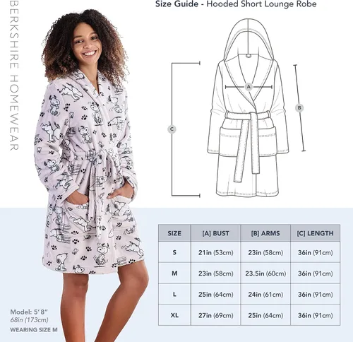 Vista 6 de Berkshire Blanket Peanuts Snoopy VelvetLoft - Batas suaves y ligeras para mujer, bata corta con capucha con bolsillos, regalos para mujer
