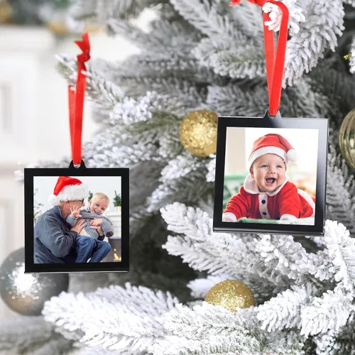 Vista 15 de UNIQOOO 8 adornos de marcos de fotos de acrílico negro de Navidad para mostrar fotografías, 2.5 x 2.5 pulgadas decoración colgante festiva, marcos