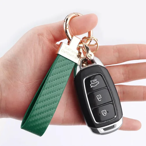 Vista 5 de Turcee Llavero de cuero de lujo con anillo D antipérdida, fibra de carbono brillante personalidad llavero de coche para mujereshombresmochilas