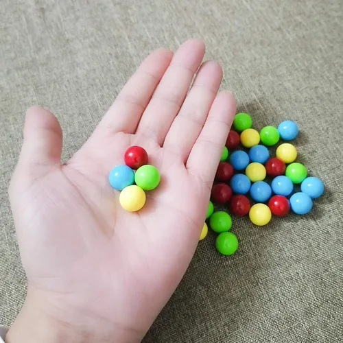 Vista 5 de Juego de 48 bolas de repuesto para canicas compatibles con hipopótamos hambrientos hambrientos (4 colores)