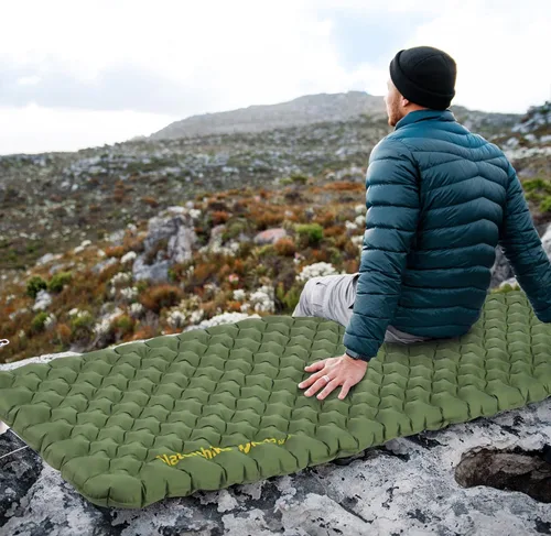 Vista 7 de Naturehike Colchoneta de dormir ultraligera de 25 onzas, almohadilla de dormir inflable aislada 4.6R, alfombrilla de dormir ligera para acampar