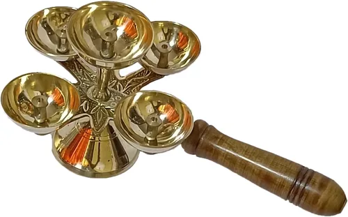 Vista 2 de Lámpara de aceite dorada hecha a mano de puja india para Diwali Pooja Artículo akhand Diya para Pooja Propósito (8.5 X 4 PULGADAS)