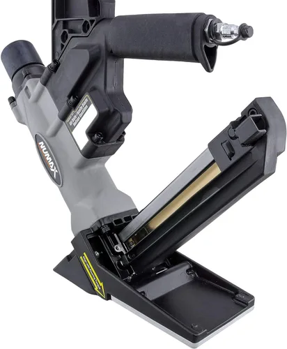 Vista 3 de NuMax S50LSDH - Clavadora/grapadora neumática 2 en 1 calibre 15.5 y calibre 16 de 2 pulgadas, con mazo de suelo y placas base intercambiables