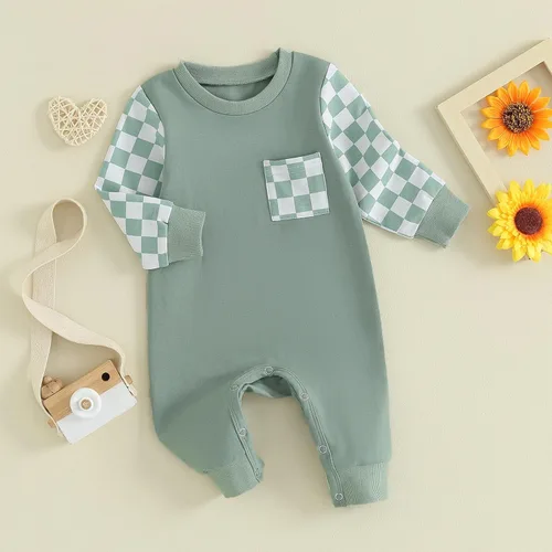 Vista 2 de BeQeuewll Traje de bebé para el día de San Valentín, mameluco para recién nacido, estampado de corazón, volantes, enterizo con diadema de 0 a 12