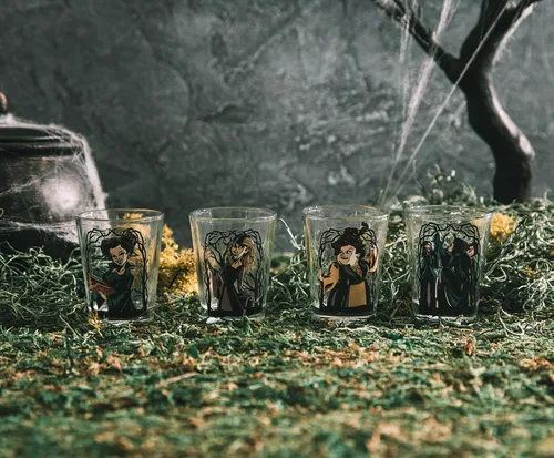 Vista 3 de Disney Hocus Pocus Sanderson Sisters Portraits - Vasos de chupito de 2 onzas, juego de 4 Home Bar Drinkware
