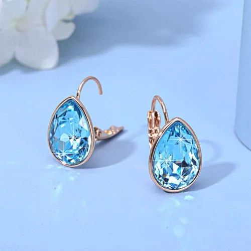 Vista 4 de Aretes colgantes de cristal Swarovski para mujer, de cierre catalán, diseño de lágrima, chapados en oro rosa de 14 quilates, joyería hipoalergénica