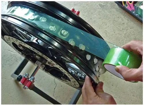 Vista 2 de Kit Tubeless para Benelli TRK 502 X Rueda de radios 19 × 3.00MT 17 × 4.25MT FR304D OUTEX
