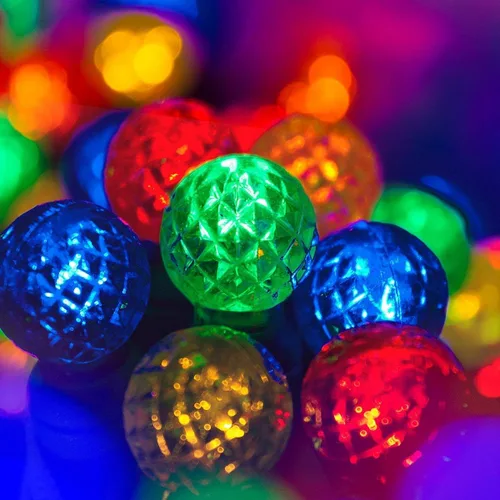 Vista 8 de Wintergreen Lighting Guirnalda de luces LED color frambuesa de 24 pies, color dorado