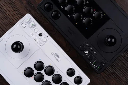 Vista 10 de 8BitDo Wireless Arcade Stick for Xbox Series XS, Xbox One and Windows 10, Arcade Fight Stick with 3.5mm Audio Jack - Officially Licensed (White)
