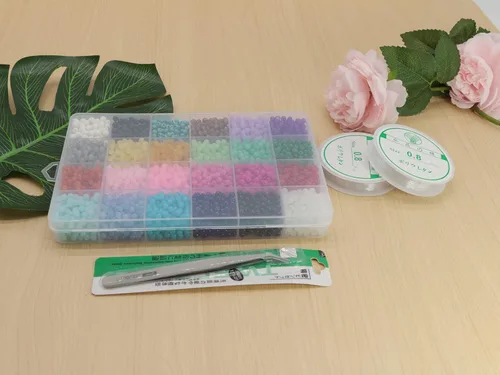 Vista 4 de Cuentas de vidrio de 0.157 pulgadas a granel para hacer joyas, 4700 piezas redondas de cuentas de jade de imitación para pulseras y pulseras