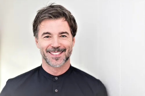 Vista 4 de Mane Potenciador de línea capilar para fibras de construcción de cabello y espesante de cabello MANE