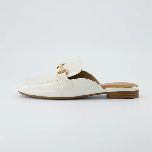 Vista 2 de CUSHIONAIRE Sandalias Yates con hebilla para mujer + espuma viscoelástica, anchos disponibles