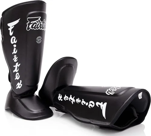 Vista 4 de Fairtex Espinilleras SP7 Muay Thai para hombres, mujeres y niños Espinilleras fabricadas con cuero Syntek y son de primera calidad, ligeras