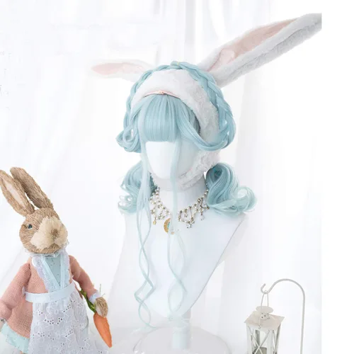 Vista 8 de Filuckyve Peluca de cosplay de 23.6 pulgadas de largo con flequillo, ondulada Harajuku, linda peluca para fiestas diarias para mujeres y niñas