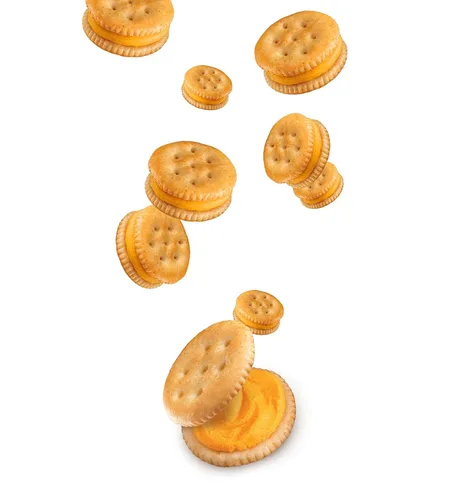Vista 3 de Snacks RITZ Bits - Sándwiches de galletas de queso, bolsas de 3 onzas empaquetadas con irresistibles mini galletas rellenas de queso para aperitivos