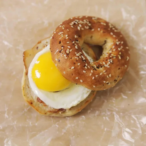 Vista 7 de Hero Todo en Uno Bagel - 5g de carbohidratos netos, 17g de proteína, alta en fibra, 140 calorías por porción (2 paquetes (10 bagels))