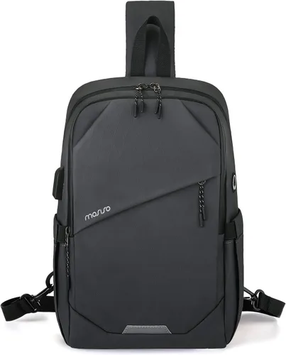 Vista 8 de MOSISO Mochila bandolera de viaje para senderismo, bolsa cruzada grande con puerto de carga USB para hombres y mujeres, bolsillos de 3 capas, bolsa