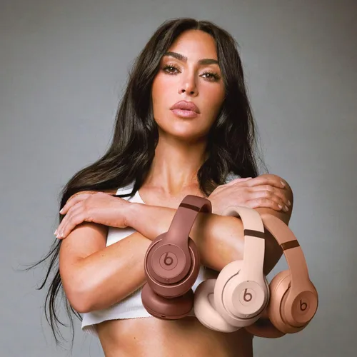Vista 4 de Beats Studio Pro x Kim Kardashian - Audífonos inalámbricos Bluetooth con cancelación de ruido - Luna (renovado)