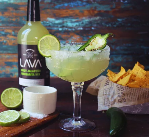 Vista 4 de LAVA LAVA Craft Cocktail Co - Mezclador de cóctel artesanal de San Marzano y mezcla de margarita jalapeño picante prémium de LAVA Craft Cocktail