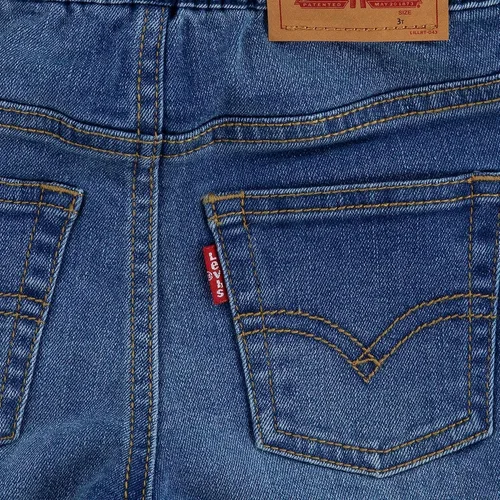 Vista 6 de Levi's Conjunto de 2 piezas de camiseta gráfica y pantalones cortos para bebé