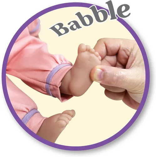 Vista 6 de Lissi: Muñeca Bebé Interactiva Jamie - 15" Gatito Rosa - Que Habla, 5 Sonidos de Bebé, Biberón, Babero, Chupete, Presiona Mano, Pies y Barriguita