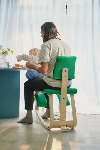 Vista 10 de Varier Variable Plus, silla de rodillas con respaldo, silla de oficina ergonómica, 10 años de garantía limitada, diseñada por Peter Opsvik