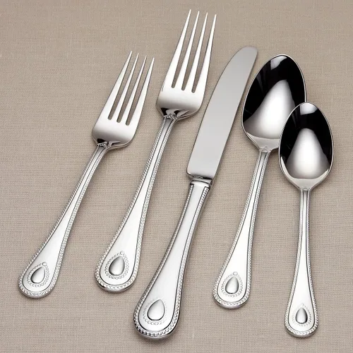 Vista 6 de Juego de Cubiertos Lenox para 12, Juego de Cubiertos French Perle de 65 Piezas con Utensilios para Servir, Servicio para 12, Elegantes Utensilios