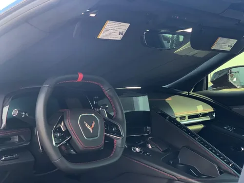 Vista 5 de Parasol estilo acordeón C8 Corvette - Aislado plateado con logo plegable para parabrisas para Corvettes Stingray, Z51, Z06, E-Ray de 2020-2026