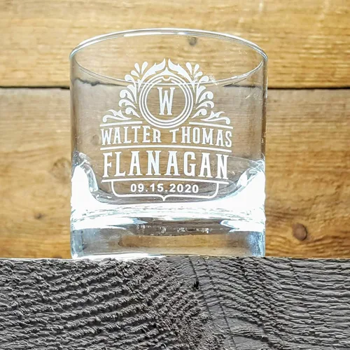 Vista 3 de Personalized Rock Whiskey 2x Glasses with Vintage Text Logo, Set of 2 glasses