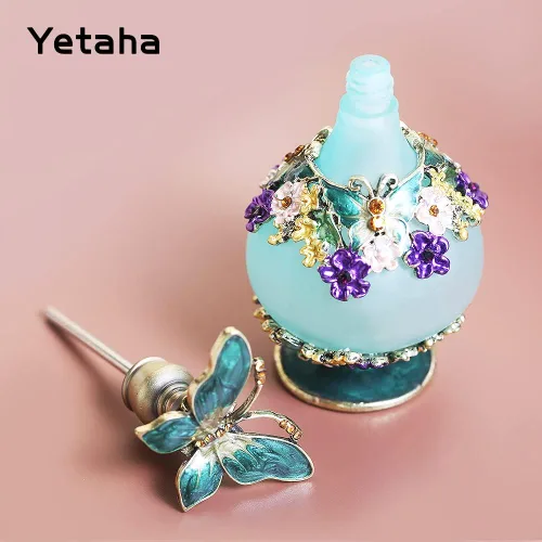 Vista 8 de Yetaha Botella de perfume de mariposa antigua, botella de decoración de flores rellenable, botella de cristal esmaltada con joyas para el día de San