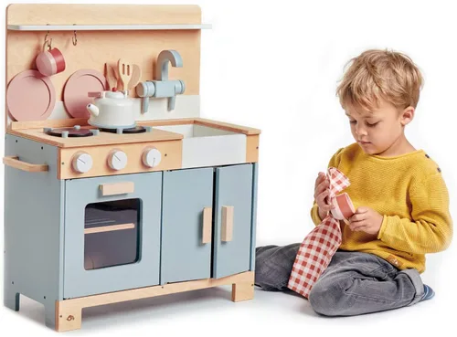 Vista 4 de Tender Leaf Toys Mini Chef Home Kitchen – Cocina de madera totalmente equipada con accesorios para cocinar – Desarrolla habilidades sociales