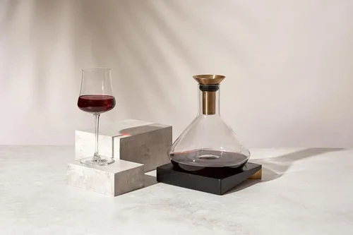 Vista 3 de RBT Decantador de vino prémium con colador de sedimentos y aireador integrado, jarra de cristal para mejorar el sabor y la claridad
