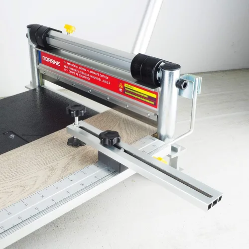 Vista 2 de Recientemente Lanzado Norske Tools NMAP006 Cortador de Pisos Laminados y Revestimientos de 13 Pulgadas con Abrazadera y Mesa de Extensión Deslizante