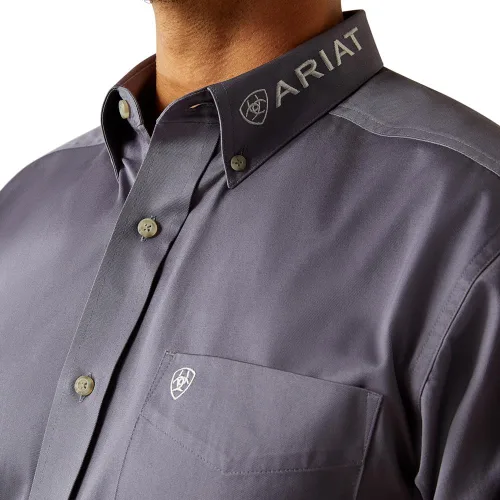 Vista 66 de Ariat Camisa de sarga con logotipo del equipo para hombre