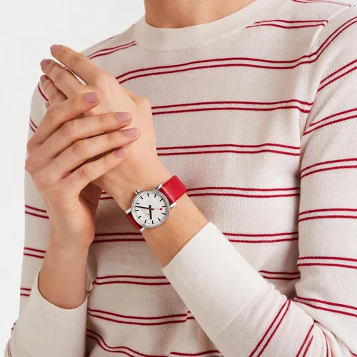 Vista 4 de Mondaine Unisex MSE.35110.LC SBB Reloj rojo de cuarzo suizo con pantalla analógica, Rojo