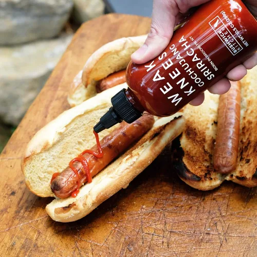 Vista 6 de Salsa Picante Weak Knees Gochujang Sriracha, Infundida con Pasta Gochujang Coreana Audaz y Sriracha Picante Clásica, Hecha en EE.UU., Botella