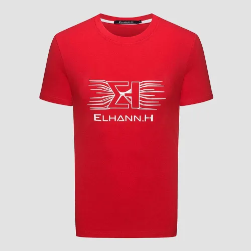 Vista 4 de Una camiseta que muestra el espíritu Elhann-H para un aspecto masculino elegante