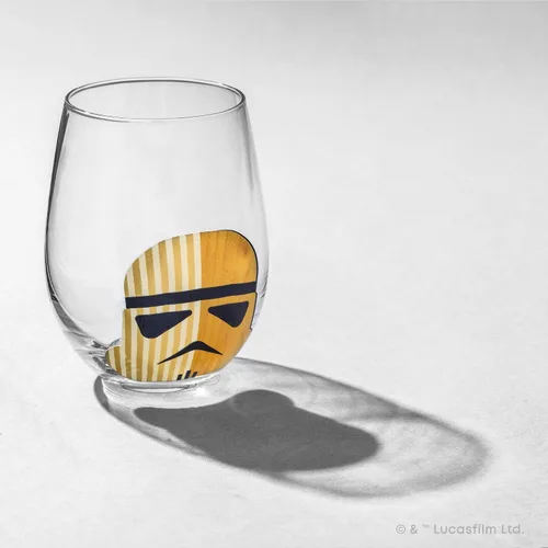 Vista 5 de JoyJolt Star Wars™ - Vasos para casco sin tallo, juego de 4 vasos grandes de vidrio de 19 onzas, regalos de cocina de guerra y coleccionables
