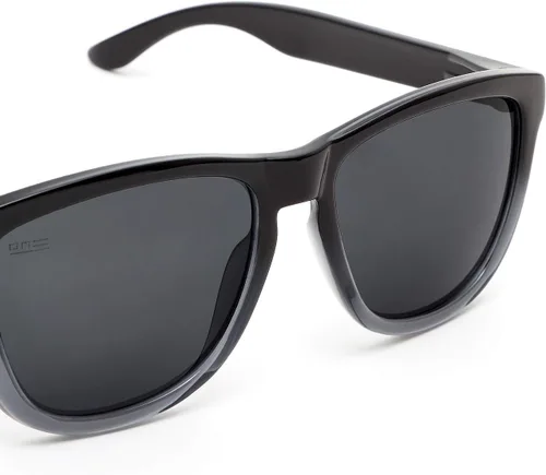 Vista 16 de Hawkers One Sunglasses for Men and Women - 100% UV400 Protection - Lightweight and Square Sunglasses