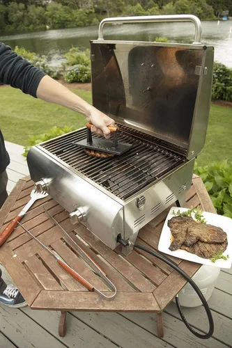 Vista 6 de Cuisinart CGS-2010 Premium Grill Set (10 piezas) y Cuisinart CGPR-221 Prensa de parrilla de hierro fundido (mango de madera), pesa 2.1 libras