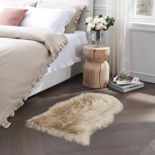 Vista 3 de Alfombra de piel sintética para sofá, silla, alfombra pequeña beige para dormitorio, 2 x 3 pies, alfombras peludas para habitación de los niños