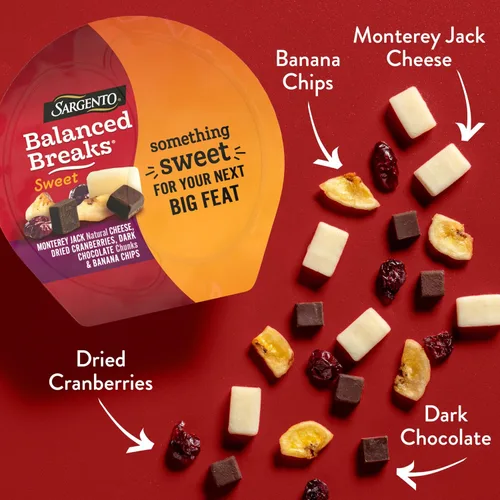 Vista 3 de Kit de aperitivos Sargento Sweet Balanced Breaks con queso natural Monterey Jack, arándanos secos, trozos de chocolate oscuro y chips de plátano