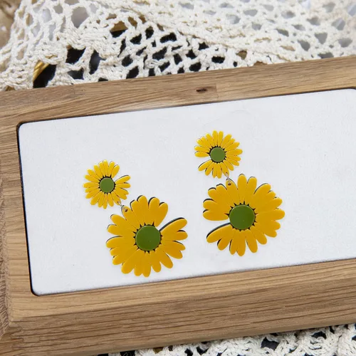 Vista 6 de YUNXI Aretes de margaritas de los años 60 y 70 para mujer, diseño de flor naranja, bohemios, aretes de joyería de pétalos de Hawaii, girasol, aretes