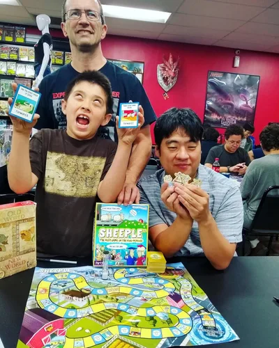 Vista 6 de SHEEPLE™ - Divertido juego de fiesta para la noche de juegos en familia - Fácil y divertido para grandes grupos de 4 a 12 jugadores - Diversión